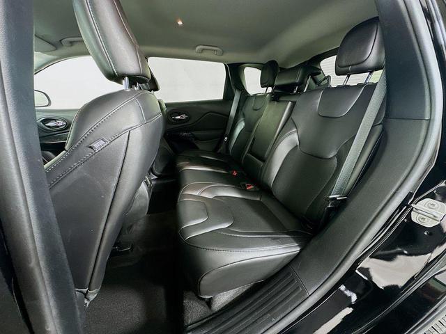 Photo of 2021 Diamond Black Jeep Cherokee