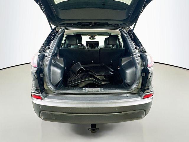 Photo of 2021 Diamond Black Jeep Cherokee