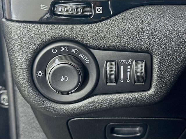 Photo of 2021 Diamond Black Jeep Cherokee