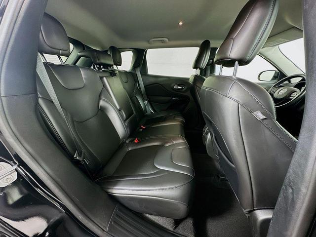 Photo of 2021 Diamond Black Jeep Cherokee