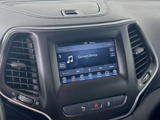 Photo of 2021 Diamond Black Jeep Cherokee