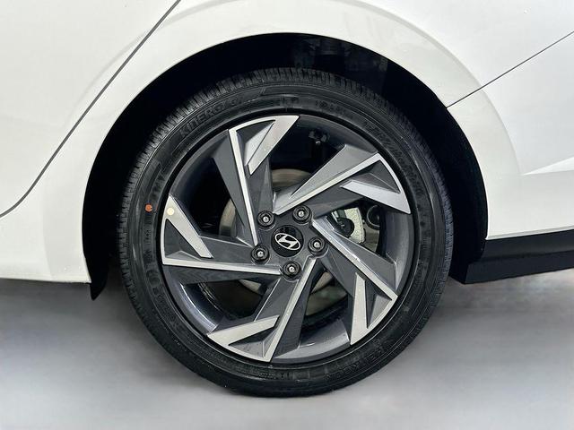 Photo of 2025 White Hyundai ELANTRA HEV