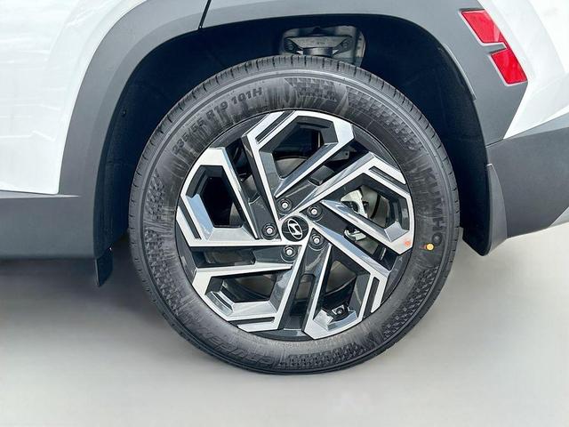 Photo of 2025 White Pearl Hyundai TUCSON