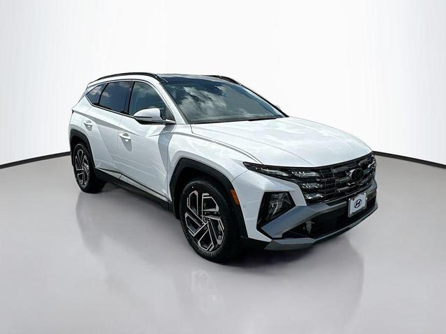 Photo of 2025 White Pearl Hyundai TUCSON