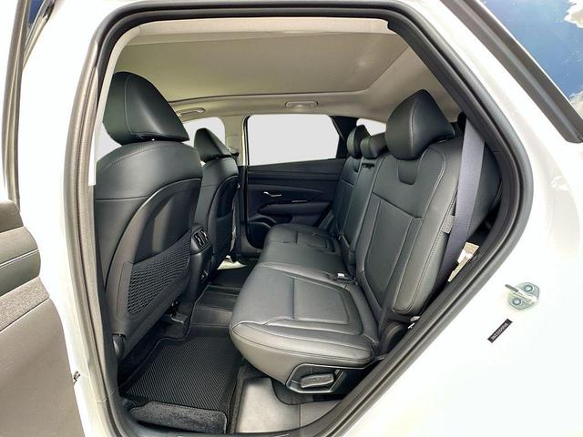Photo of 2025 White Pearl Hyundai TUCSON