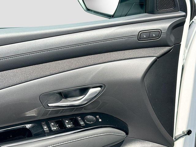Photo of 2025 White Pearl Hyundai TUCSON