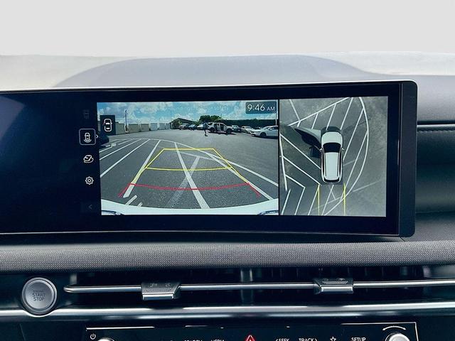 Photo of 2025 White Pearl Hyundai TUCSON