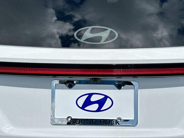 Photo of 2025 White Pearl Hyundai TUCSON