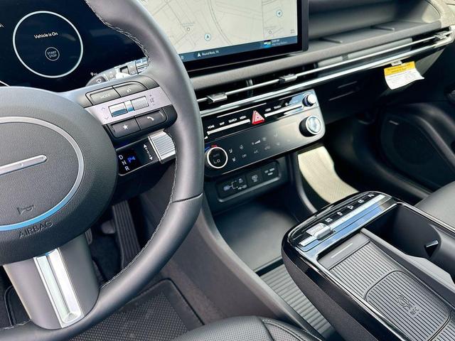 Photo of 2025 White Pearl Hyundai TUCSON