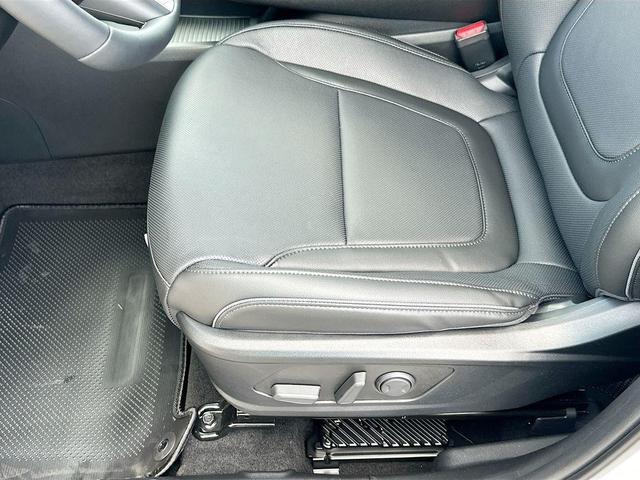 Photo of 2025 White Pearl Hyundai TUCSON