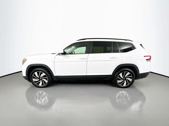 Photo of 2024 Pure White Volkswagen Atlas
