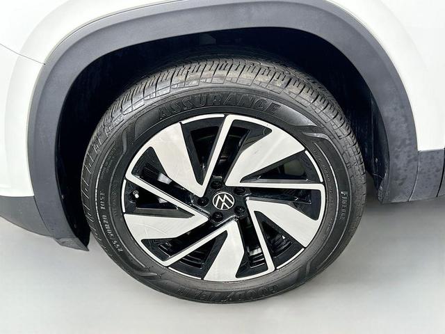 Photo of 2024 Pure White Volkswagen Atlas