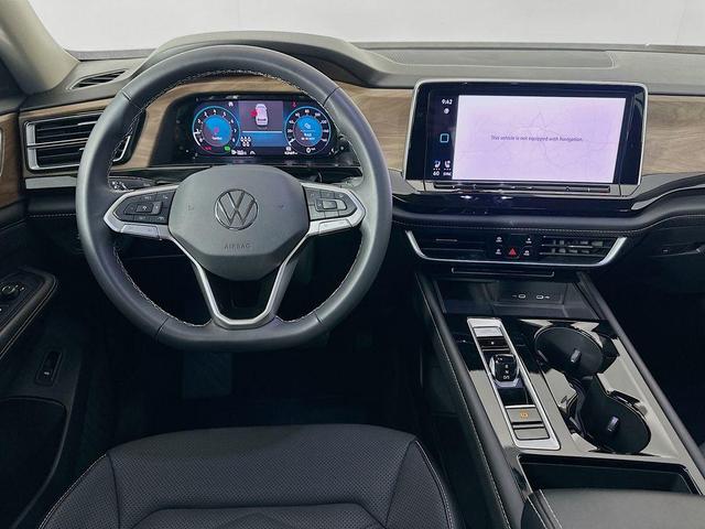Photo of 2024 Pure White Volkswagen Atlas