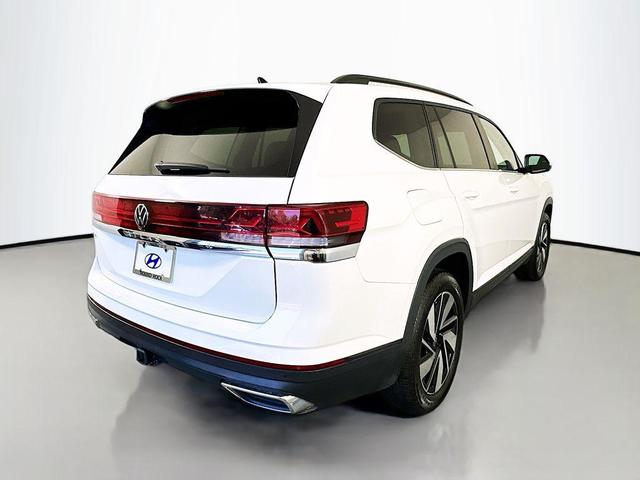 Photo of 2024 Pure White Volkswagen Atlas