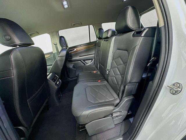Photo of 2024 Pure White Volkswagen Atlas