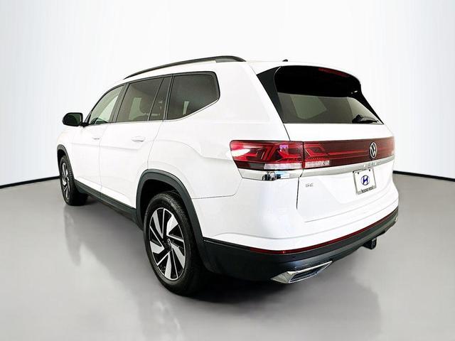 Photo of 2024 Pure White Volkswagen Atlas