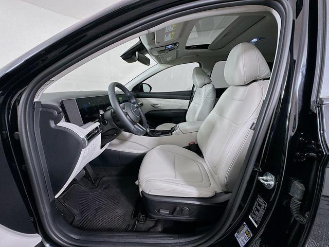 Photo of 2025 Phantom Black Hyundai TUCSON