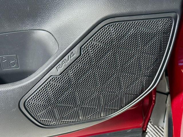 Photo of 2022 Pearl Toyota RAV4