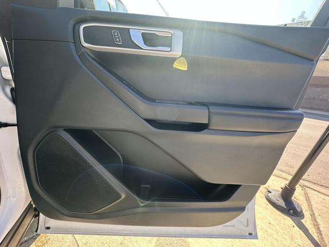 Photo of 2021 Oxford White Ford Explorer
