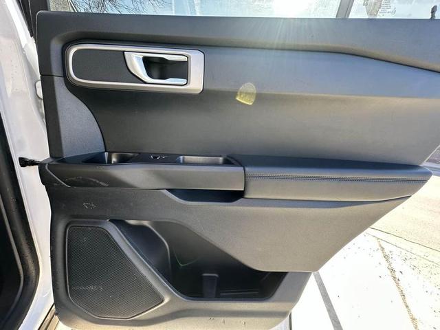 Photo of 2021 Oxford White Ford Explorer