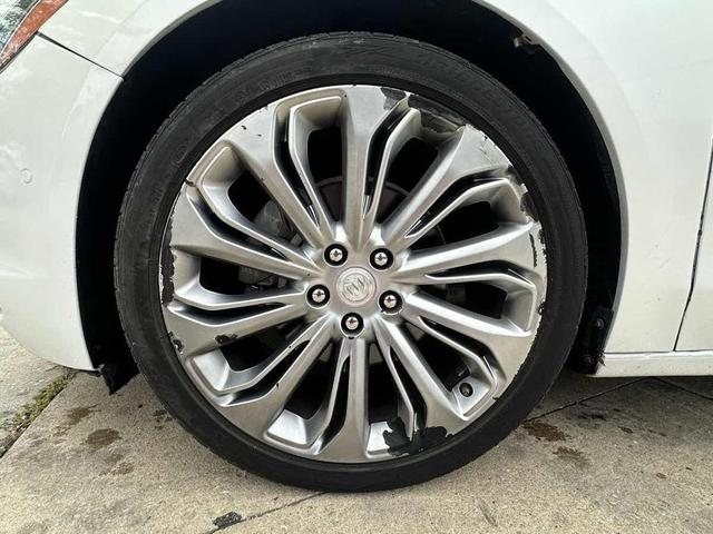 Photo of 2017 White Frost Tricoat Buick LaCrosse