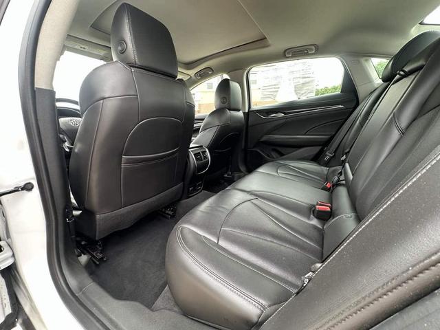 Photo of 2017 White Frost Tricoat Buick LaCrosse