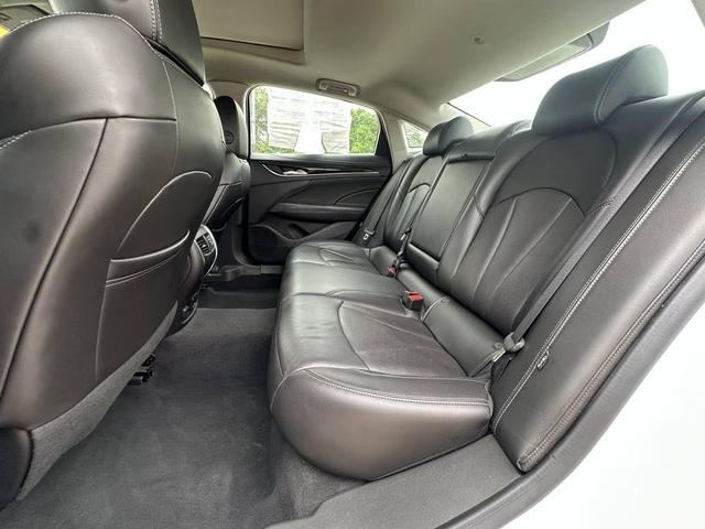 Photo of 2017 White Frost Tricoat Buick LaCrosse