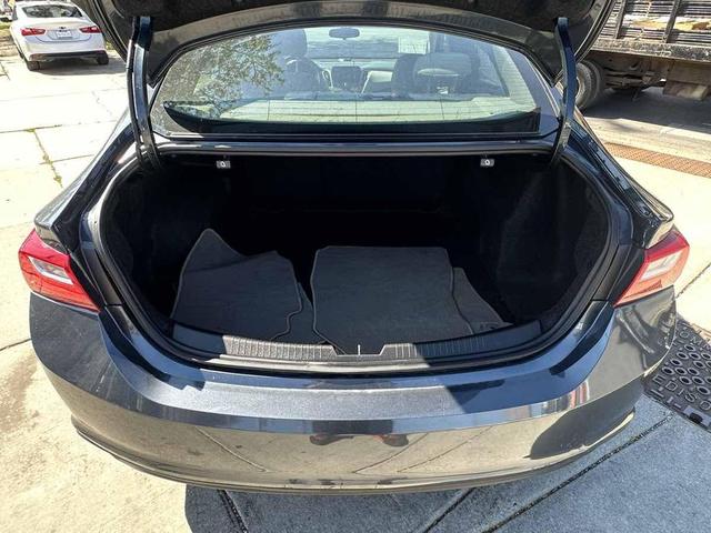 Photo of 2019 Shadow Gray Metallic Chevrolet Malibu