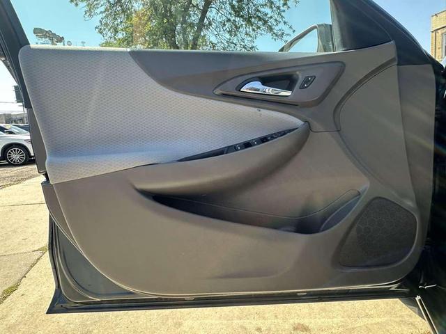Photo of 2019 Shadow Gray Metallic Chevrolet Malibu