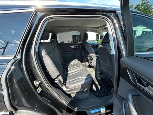 Photo of 2022 Mythos Black Metallic Audi Q7