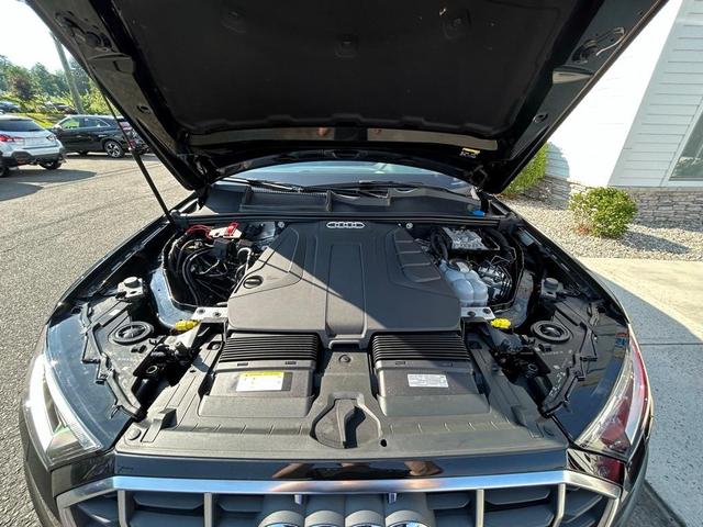 Photo of 2022 Mythos Black Metallic Audi Q7