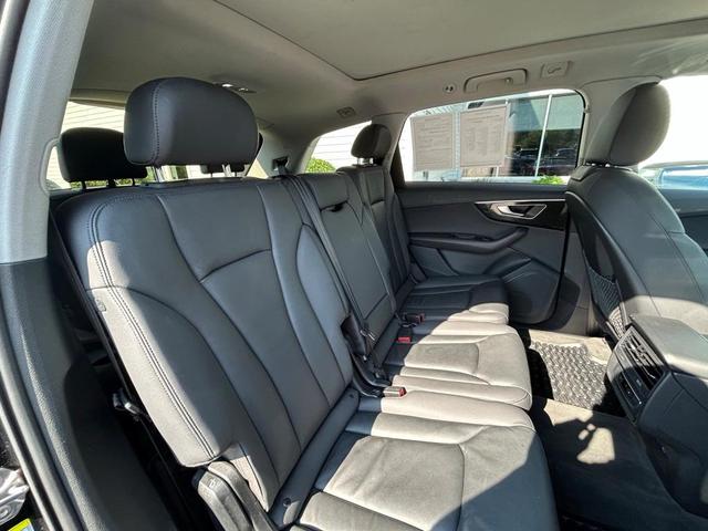 Photo of 2022 Mythos Black Metallic Audi Q7