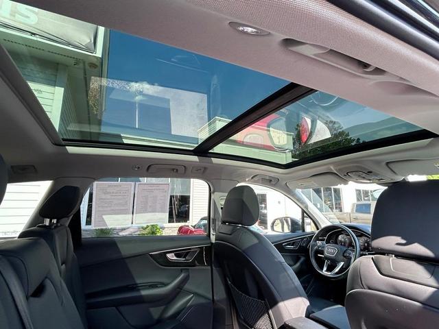 Photo of 2022 Mythos Black Metallic Audi Q7
