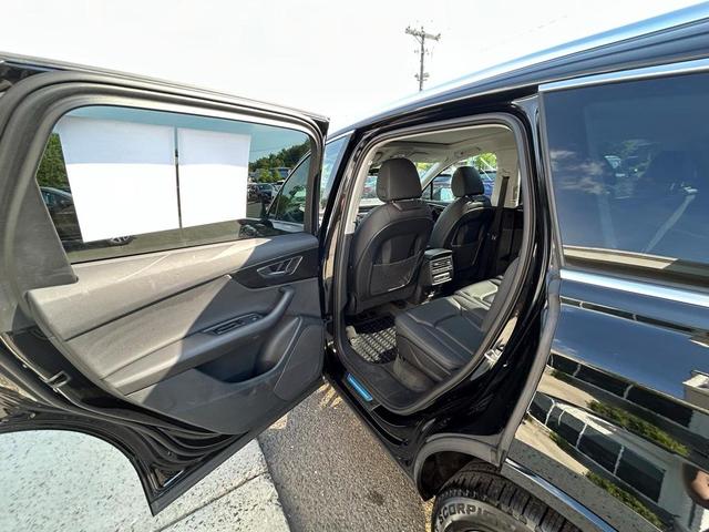Photo of 2022 Mythos Black Metallic Audi Q7