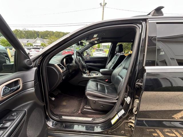 Photo of 2017 Diamond Black Jeep Grand Cherokee