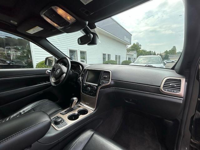 Photo of 2017 Diamond Black Jeep Grand Cherokee