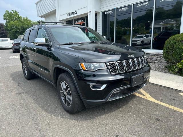Photo of 2017 Diamond Black Jeep Grand Cherokee