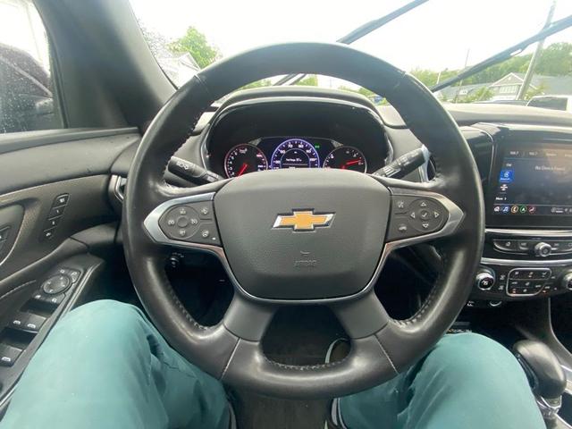 Photo of 2022 Black Cherry Metallic Chevrolet Traverse