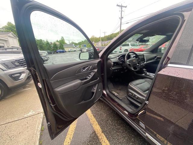 Photo of 2022 Black Cherry Metallic Chevrolet Traverse