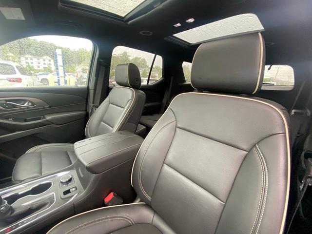 Photo of 2022 Black Cherry Metallic Chevrolet Traverse