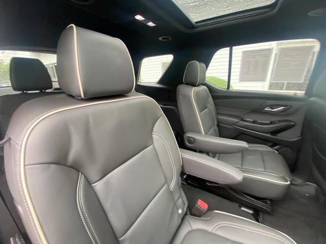 Photo of 2022 Black Cherry Metallic Chevrolet Traverse