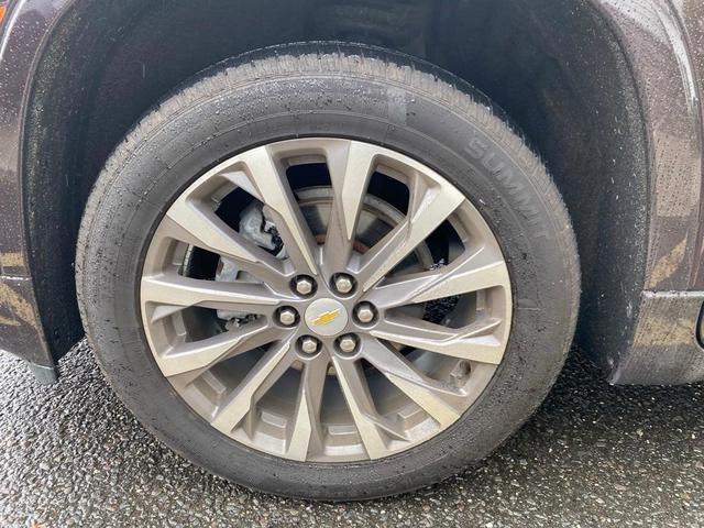 Photo of 2022 Black Cherry Metallic Chevrolet Traverse