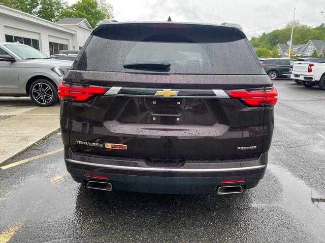 Photo of 2022 Black Cherry Metallic Chevrolet Traverse
