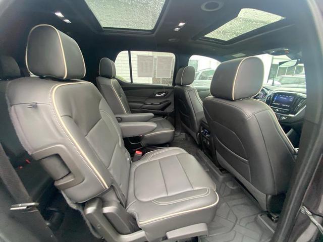 Photo of 2022 Black Cherry Metallic Chevrolet Traverse