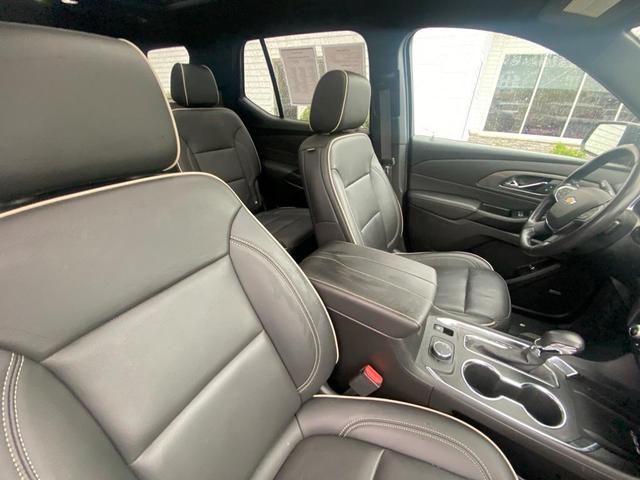 Photo of 2022 Black Cherry Metallic Chevrolet Traverse