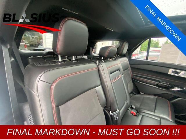 Photo of 2022 Star White Ford Explorer