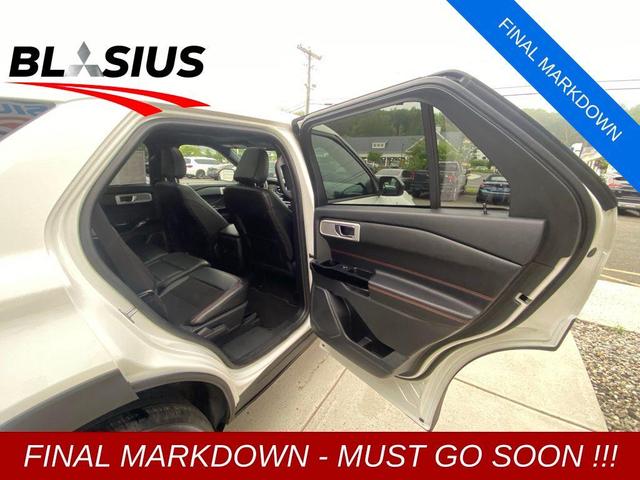 Photo of 2022 Star White Ford Explorer