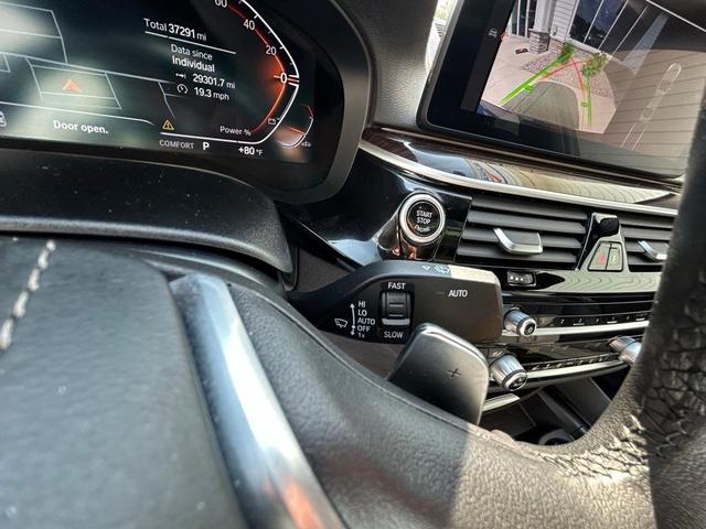 Photo of 2022 Black Sapphire Metallic BMW 540