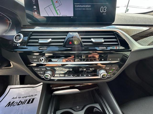 Photo of 2022 Black Sapphire Metallic BMW 540