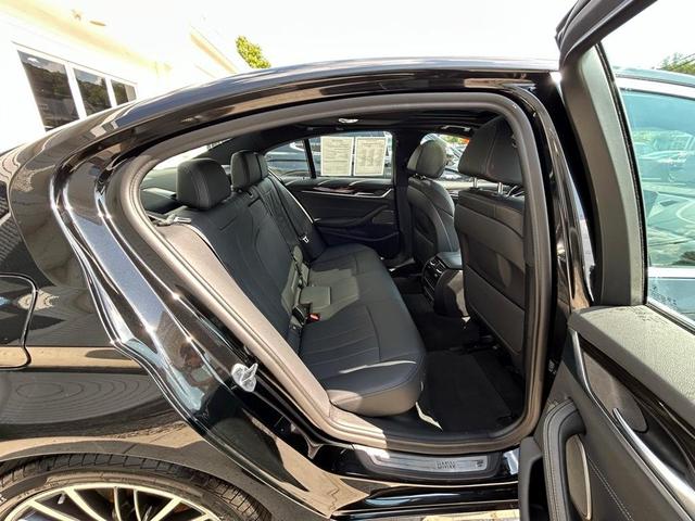 Photo of 2022 Black Sapphire Metallic BMW 540
